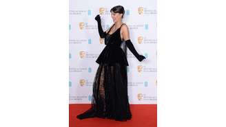 Atriz Millie Bobby Brown revelou em podcast que sentiu que a mídia a trata diferente desde que completou 18 anos