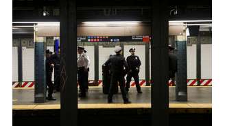 Ataque a tiros em metrô de Nova York deixou feridos 