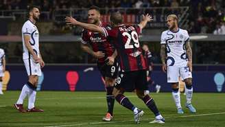 Bologna conseguiu a virada sobre a Inter de Milão. O Milan é quem comemora (Foto: MIGUEL MEDINA / AFP)