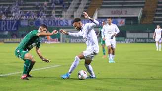 O duelo na Arena Condá foi muito disputado e com muita chuva em Chapecó-(Foto: Staff Images / Divulgação / Cruzeiro)