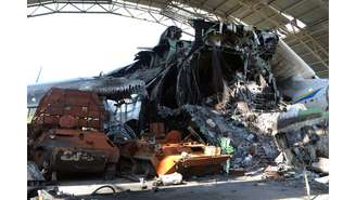 Dia 5/5 - Foto recente mostra os restos do An-225 Mriya, que era o maior avião do mundo antes de ser bombardeado na guerra