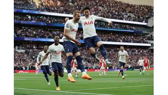 Tottenham vence Arsenal e segue vivo por vaga na Liga dos Campeões