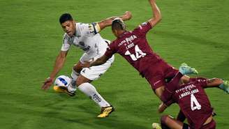 Pelo jogo de estreia da Libertadores, Hulk e seus companheiros venceram o Tolima por 2 a 0, em Ibagué - Daniel Munoz / AFP