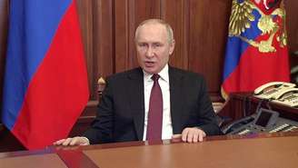 Vladimir Putin no momento em que anunciou a "operação militar especial" na Ucrânia