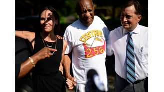 Bill Cosby do lado de fora de sua casa em Elkins Park, no Estado norte-americano da Pensilvânia 