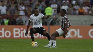 Robert Renan em ação contra o Fluminense (Foto: Armando Paiva/Lancepress!)