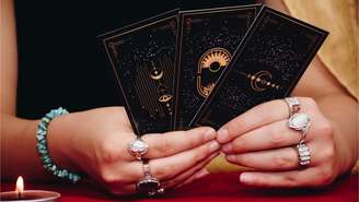 Aprenda os significados dos números das cartas e descubra como o poder do tarot e a numerologia, juntos, podem nos ajudar a entender melhor certas situações – Shutterstock