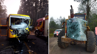 Ônibus escolar bate contra retroescavadeira na Rodovia SC-446, na altura do quilômetro 25, entre os municípios de Siderópolis e Treviso, em Santa Catarina