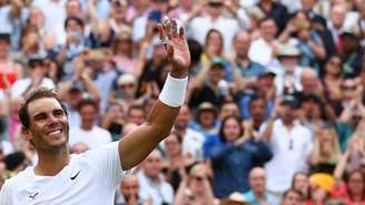 Nadal avançou para a semifinal de Wimbledon (Adrian DENNIS / AFP)