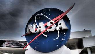 Logo da Nasa no Centro Espacial Kennedy