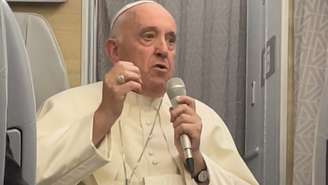 Papa falou com jornalistas no avião papal na volta de uma viagem ao Canadá