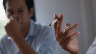 Especialista alerta para danos físicos e sociais do tabagismo Shutterstock