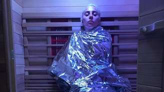 Lady Gaga usa suas redes sociais com frequência para falar sobre fibromialgia –