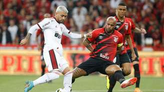 Flamengo venceu o Athletico na Arena da Baixada (Foto: Albari Rosa/Lancepress!)