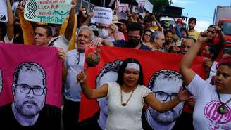 Imagem de uma manifestação sobre os assassinatos do indigenista Bruno Pereira e do jornalista inglês Dom Phillips, ocorridos na Amazônia.