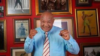 George Foreman é acusado de assédio sexual nos Estados Unidos (Facebook/George Foreman)