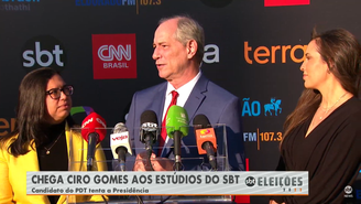 Ciro Gomes (PDT) concede entrevista a jornalistas antes do debate 