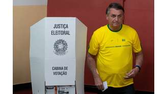 Presidente Jair Bolsonaro vota no Rio de Janeiro