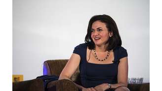 Sheryl Sandberg testemunhou no Senado americano em 2018 em audiência sobre o Facebook e era frequentemente associada aos problemas operacionais da rede social 