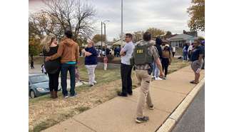 Homem de 20 anos abre fogo em escola no Missouri, EUA
