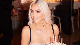 Kim kardashian comemora aniversario com a familia