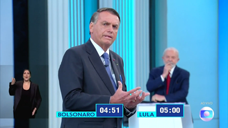 Bolsonaro fala em "exorcizar" Lula para conter mentiras