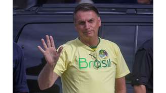 Bolsonaro vota em escola do Rio de Janeiro 