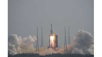 Lançamento do foguete chinês Longa Marcha-5B Y4