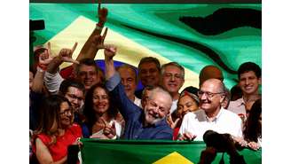 Lula comemora vitória na eleição presidencial 