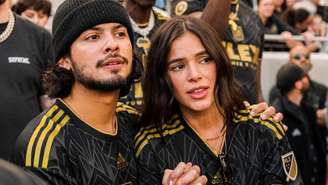 Xolo Mariduena beija bruna marquezine em jogo e fas vibram