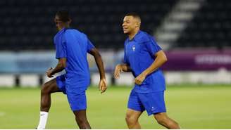 Seleção da França treina para estreia na Copa do Mundo