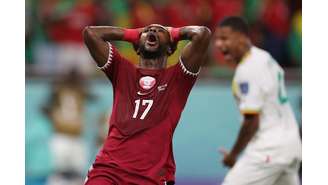 Ismail Mohamad, do Catar, reage após uma chance perdida de marcar