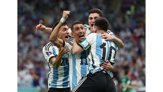 Lionel Messi celebra gol contra México