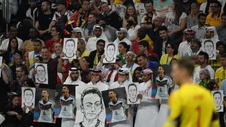Torcedores qataris fizeram protesto contra seleção alemã (Foto: Ina Fassbender / AFP)