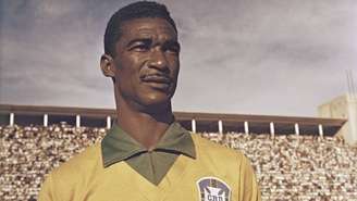 Imagem mostra Didi com a camisa da Seleção Brasileira.