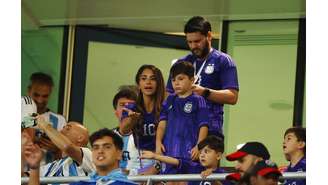 Antonella dá bronca em Mateo durante jogo da Argentina
