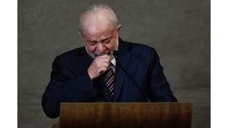 Lula chora durante diplomação ao relembrar prisão e exaltar democracia 