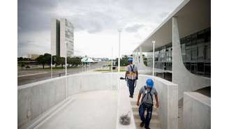 Trabalhadores preparam estrutura para posse de Lula em Brasília 