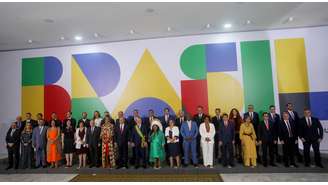 O presidente Luiz Inácio Lula da Silva empossou os 37 ministros do seu governo neste domingo, 1º