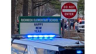 Fachada da escola de ensino fundamental de Newport News, na Virgínia
