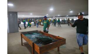 Planalto foi destruído por terroristas