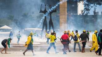 Forças de segurança do DF não contiveram apoiadores de Bolsonaro que invadiram e destruíram o Palácio do Planalto, o Congresso Nacional e o STF