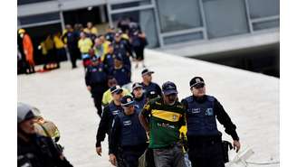 Terroristas presos durante invasão a prédio de Poderes 