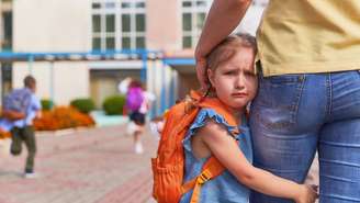 É comum que as crianças fiquem ansiosas e inseguras com a mudança de escola -