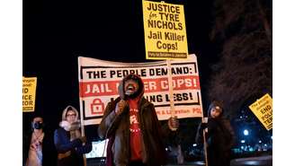 Protestos tomam as ruas dos EUA após vídeo mostrar policiais espancando homem brutalmente