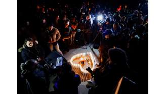 Pessoas se mobilizam em vigília por justiça para Tyre Nichols