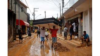 Chuva causa tragédia no litoral de SP
