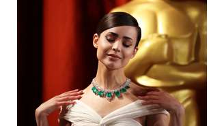  Sofia Carson usou conjunto de joias valiosas 