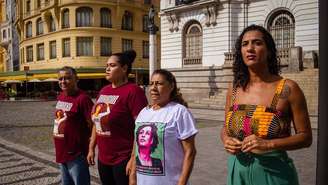 Imagem mostra familiares de Marielle Franco