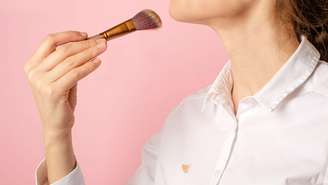 Esses nativos não saem de casa sem investir em uma boa produção. Veja os truques de maquiagem favoritos do signo de Leão! -